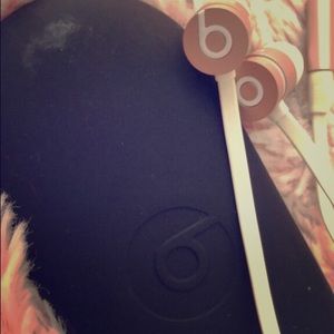 Beats By Dre Rose Gold earphones